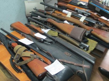 За добу волиняни добровільно здали поліцейським 6 рушниць і 3 пістолети