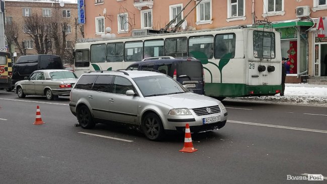 У  Луцьку Volkswagen збив пішохода. ФОТО