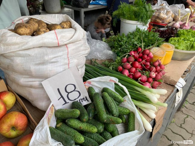 Скільки вартує зелень на ринку Луцька 