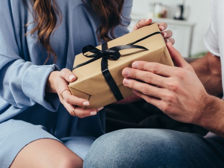 Що подарувати чоловіку на день народження: ідеї креативних подарунків