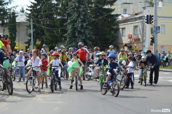 Велодень у Луцьку зібрав більше тисячі людей. ФОТО 