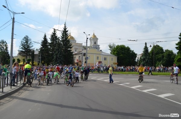 Велодень у Луцьку зібрав більше тисячі людей. ФОТО 