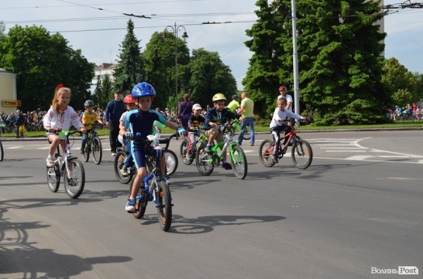 Велодень у Луцьку зібрав більше тисячі людей. ФОТО 
