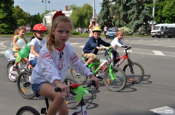 Велодень у Луцьку зібрав більше тисячі людей. ФОТО 