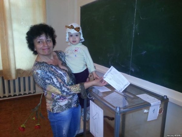 Як на Сході «відреферендились» від України. ФОТО