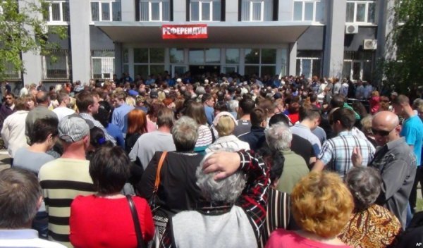 Як на Сході «відреферендились» від України. ФОТО