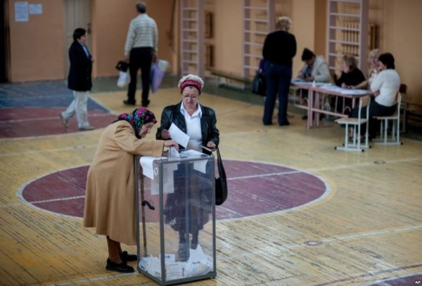 Як на Сході «відреферендились» від України. ФОТО