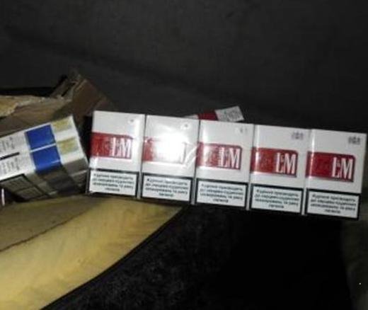 На кордоні конфіскували дві іномарки