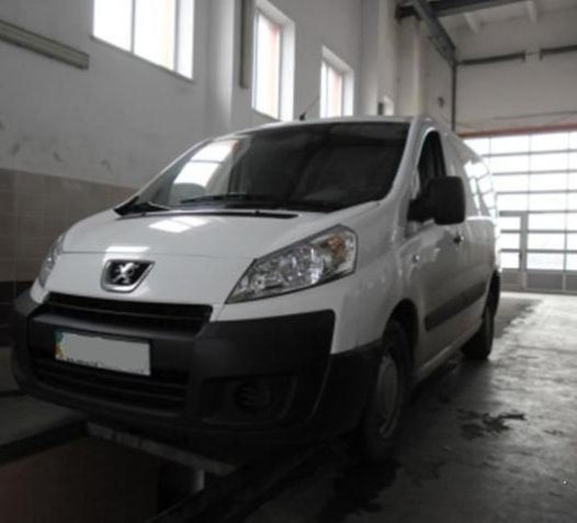 На кордоні конфіскували дві іномарки