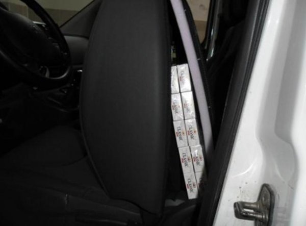 На кордоні конфіскували дві іномарки