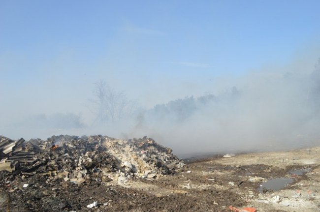Загрожувало лісовою пожежою: на Волині через підпал горіли сміттєзвалища. ФОТО. ВІДЕО