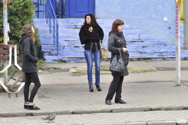 Люди на зупинках. БУДНІ МІСТА