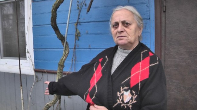 Місяць після ракетних ударів у Луцьку: в одному з пошкоджених будинків почали відновлювати дах