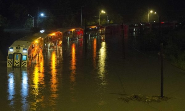Як тонуло канадське Торонто. ФОТО