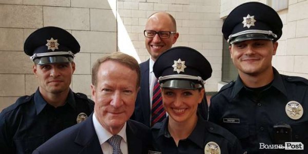 «Важка робота» - бути копом.ФОТО