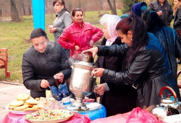 У центрі Луцька гуляли цигани. ФОТО