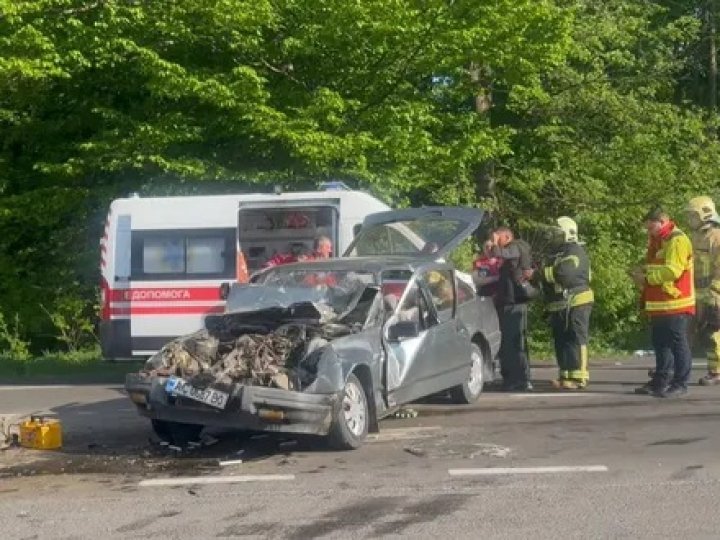 На Волині зіткнулися автомобіль та автобус: постраждали четверо дітей. ДЕТАЛІ