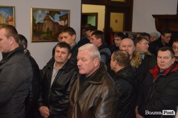 У Луцьку активісти «Луцьктепла» пікетують міськраду. ФОТО