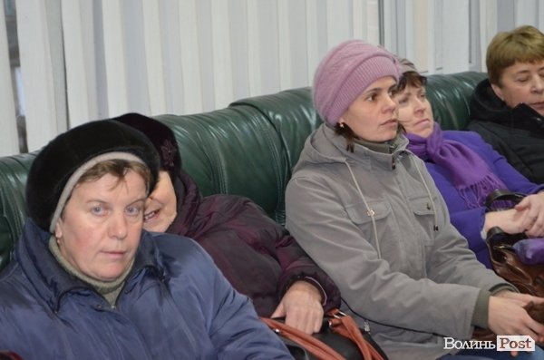 У Луцьку активісти «Луцьктепла» пікетують міськраду. ФОТО