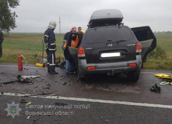 Подробиці аварії на Волині за участі автобуса і легковика