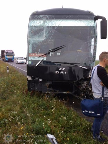 Подробиці аварії на Волині за участі автобуса і легковика