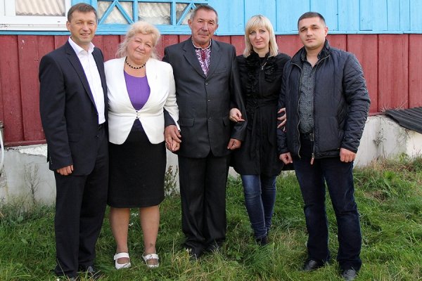 До Верховної Ради благословили в рідному селі. ФОТО*