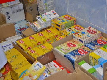 У відділеннях Луцької міської дитячої поліклініки переселенці можуть безоплатно отримати продукти та ліки 