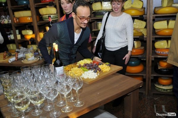 У Луцьку відкрили новий магазин «Сирне королівство»*