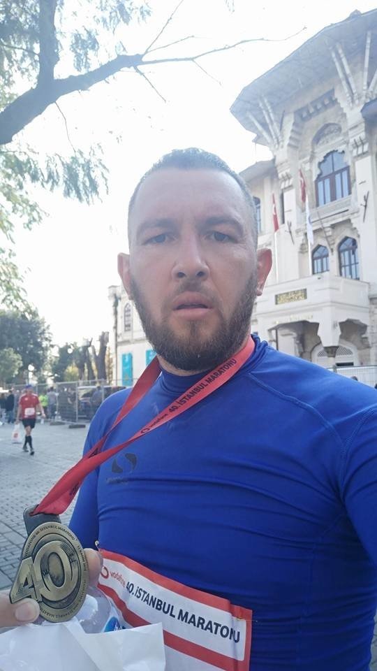 Екс-заступник мера та луцький патрульний пробігли 42 кілометри марафону. ФОТО