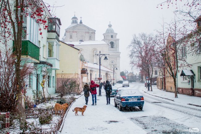 Засніжений Луцьк. ФОТОРЕПОРТАЖ