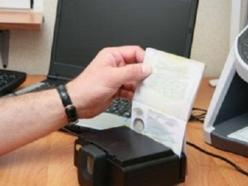 Луцькі прикордонники затримали громадянина Азербайджану, якого розшукував Інтерпол
