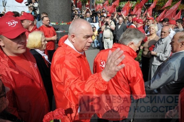 У Києві пакують в автозаки противників комуністів. ФОТО. ВІДЕО