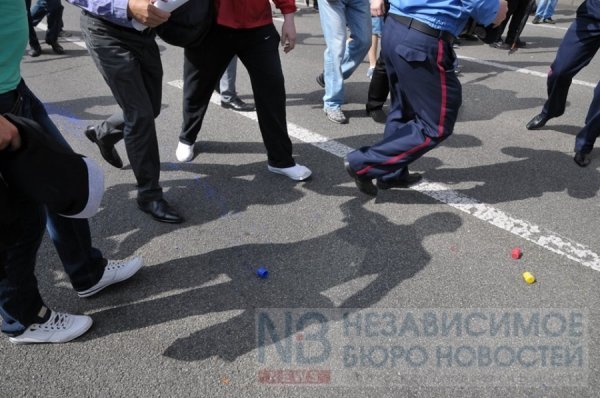 У Києві пакують в автозаки противників комуністів. ФОТО. ВІДЕО
