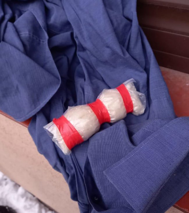 У Луцьку біля поштового відділення затримали наркозакладчика. ФОТО