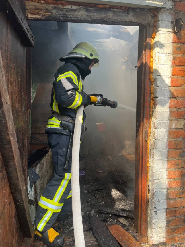 На Волині горіла господарська споруда