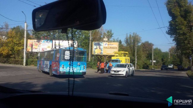 У центрі Луцька – затор із тролейбусів