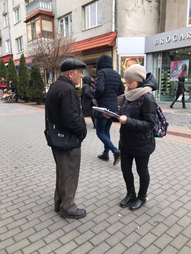 Волонтери закликали лучан голосувати свідомо