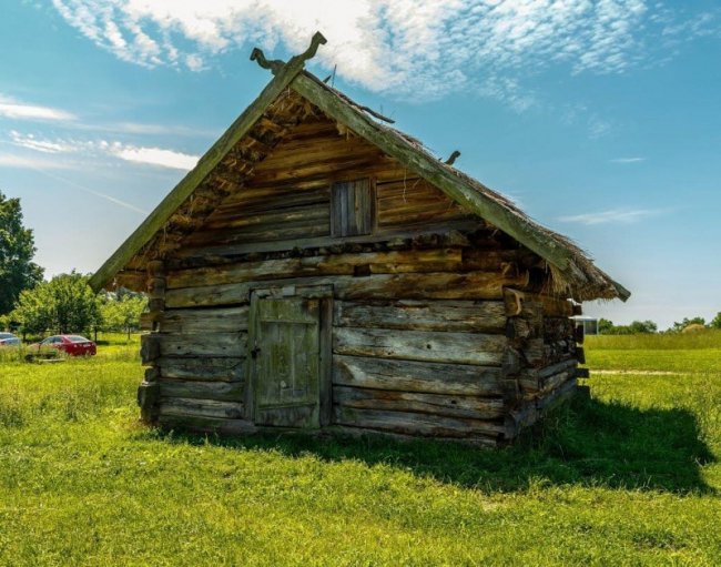 Найстаріший дерев'яний будинок України –  родом з Волині