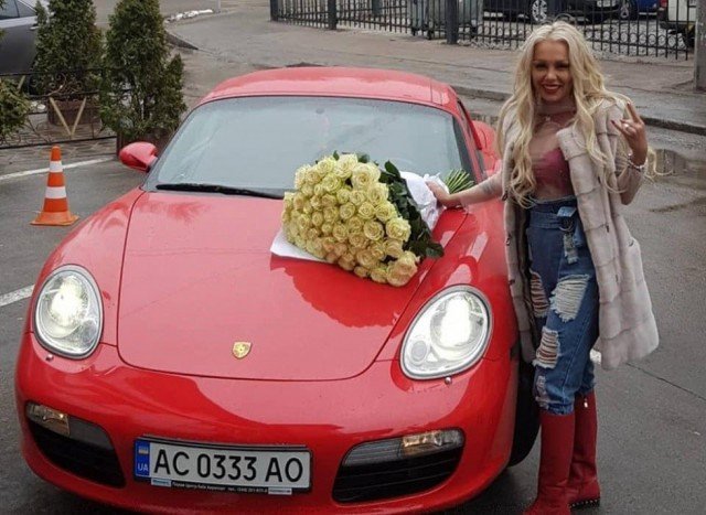 Луцька бізнес-леді на Porsche заблокувала трамвай у Львові