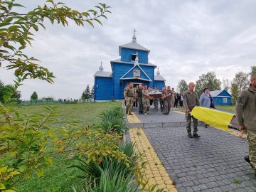 На Волині попрощалися з бойовим медиком, 56-річним Героєм Віктором Буштером