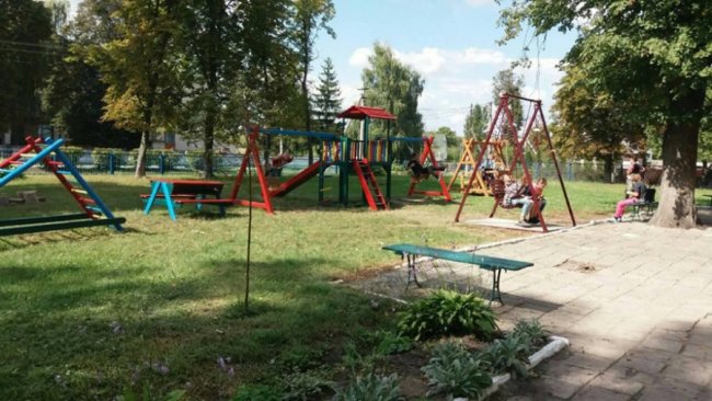 У місті на Волині встановили інклюзивну гойдалку. ФОТО