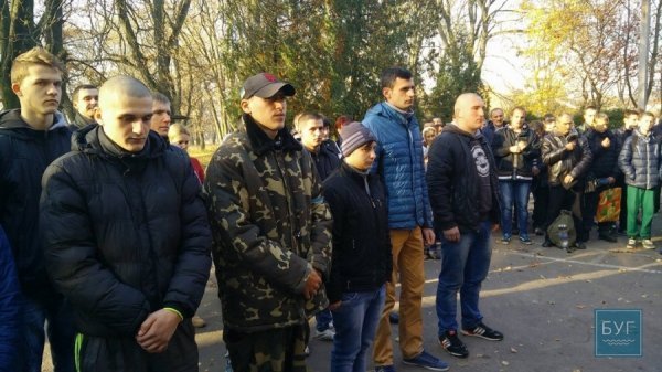 Перших волинських призовників відправили до військової частини. ФОТО