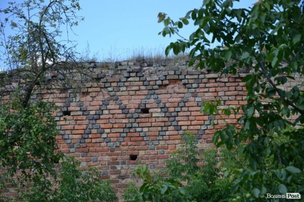 Багато будівель у центрі Луцька «стоять на кістках». ФОТО