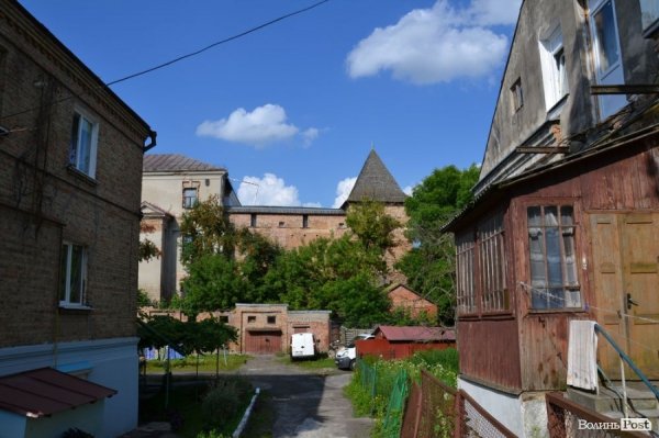 Багато будівель у центрі Луцька «стоять на кістках». ФОТО