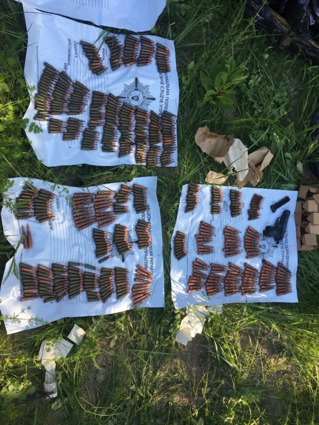 На покинутому стрільбищі на Волині знайшли схованку зі зброєю. ФОТО