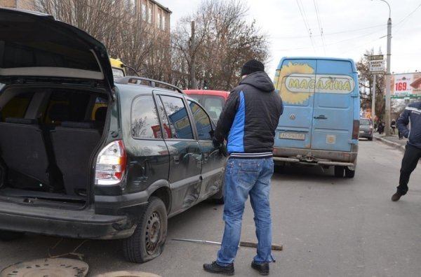 У Луцьку потрійна аварія спричинила затор. ФОТО
