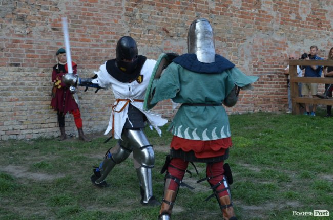 Дзвін мечів та запеклі бої: як у замку Любарта змагаються лицарі. ФОТО