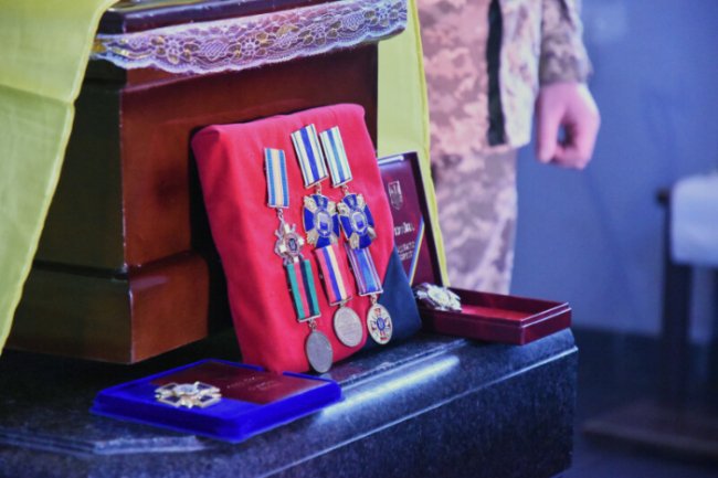 Луцьк попрощався із загиблим під Ірпенем матросом Михайлом Приступою