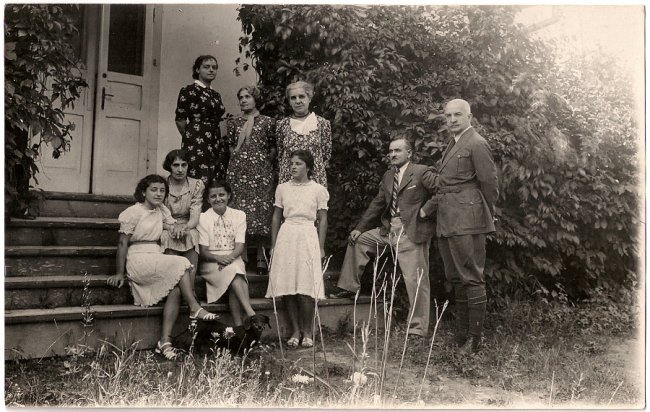 Директор державних лісів Волині та його родина на фото 1930-х років