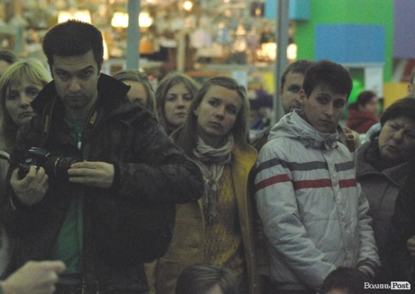 У Луцьку «Нова лінія» та спортзал стали театрами. ФОТО. ВІДЕО